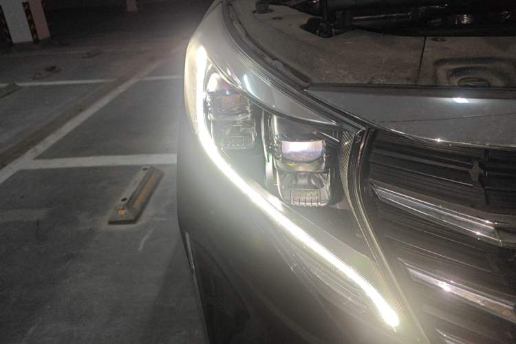Used GAC Trumpchi M8 2023 Lingxiu Series 390T Deluxe Edition Right Front Headlight