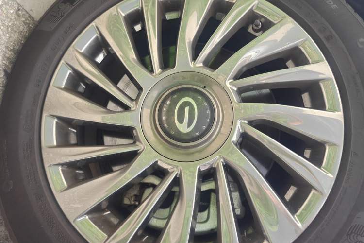 Used GAC Trumpchi M8 2023 Zongshi Series Dual-Motor Flagship Edition Right Front Wheel Hub