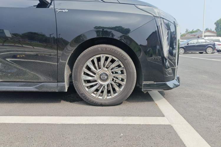 Used GAC Trumpchi M8 2023 Zongshi Series Dual-Motor YuZun Edition Right Front Wheel Hub