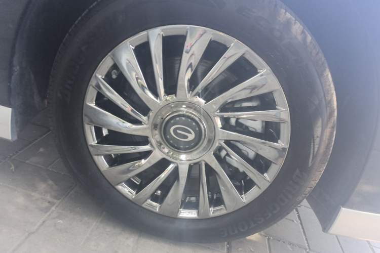 Used GAC Trumpchi M8 2023 Zongshi Series Dual-Motor YuZun Edition Right Front Wheel Hub