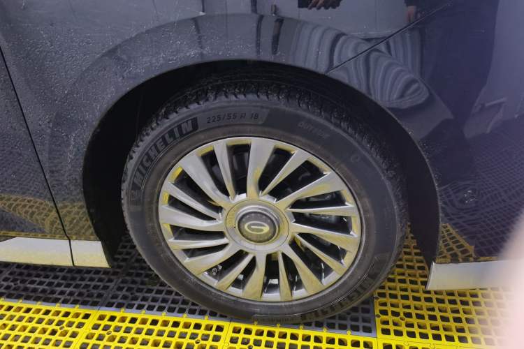 Used GAC Trumpchi M8 2023 Zongshi Series Dual-Motor YuZun Edition Right Front Wheel Hub