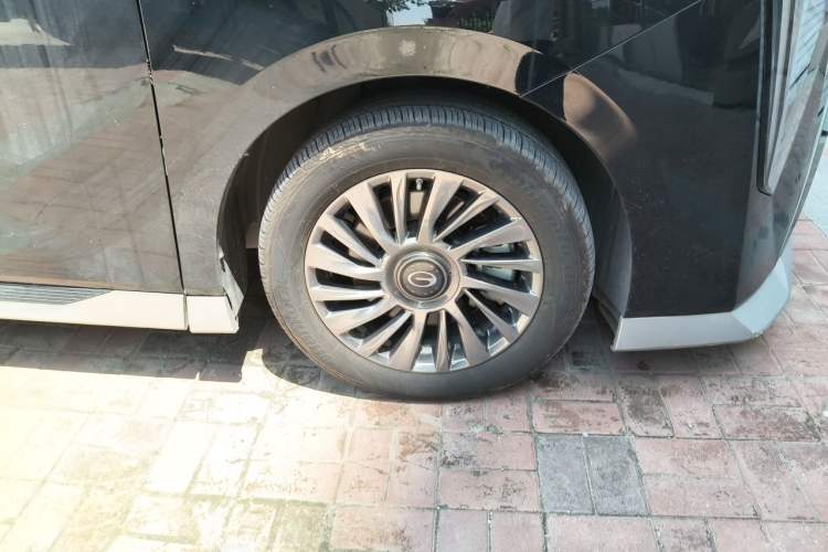 Used GAC Trumpchi M8 2023 Zongshi Series Dual-Motor Supreme Edition Right Front Wheel Hub