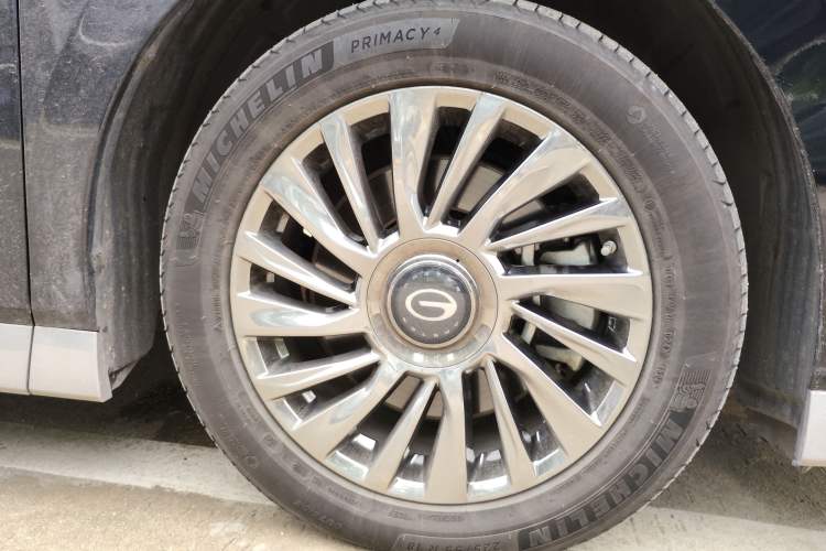 Used GAC Trumpchi M8 2023 Zongshi Series Dual-Motor Flagship Edition Right Front Wheel Hub