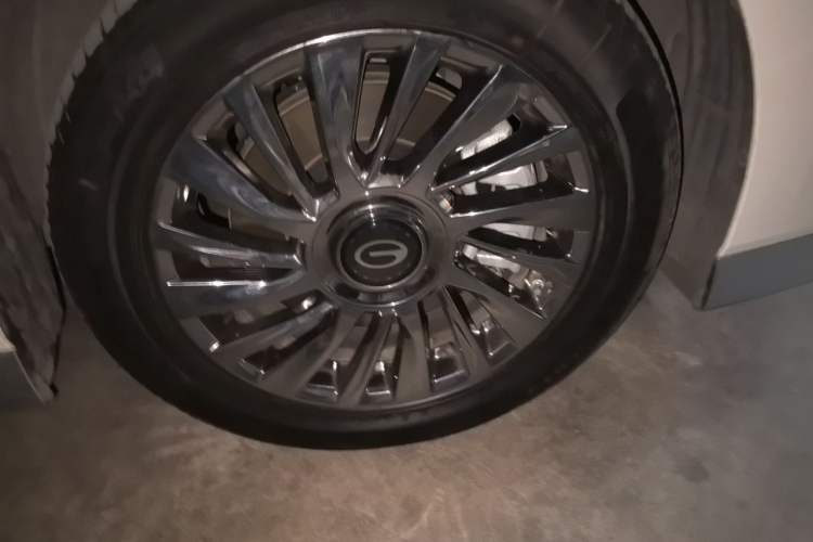 Used GAC Trumpchi M8 2023 Zongshi Series Dual-Motor Supreme Edition Right Front Wheel Hub