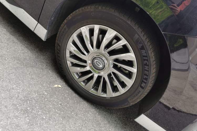 Used GAC Trumpchi M8 2023 Zongshi Series Dual-Motor Flagship Edition Right Front Wheel Hub