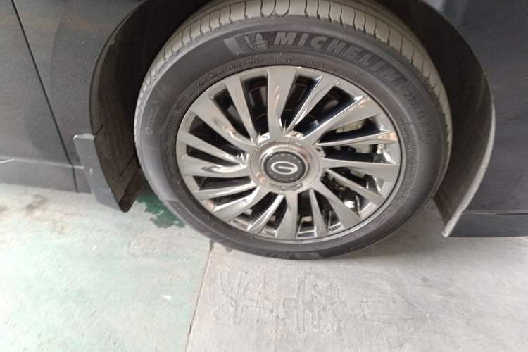 Used GAC Trumpchi M8 2023 Zongshi Series Dual-Motor Flagship Edition Right Front Wheel Hub