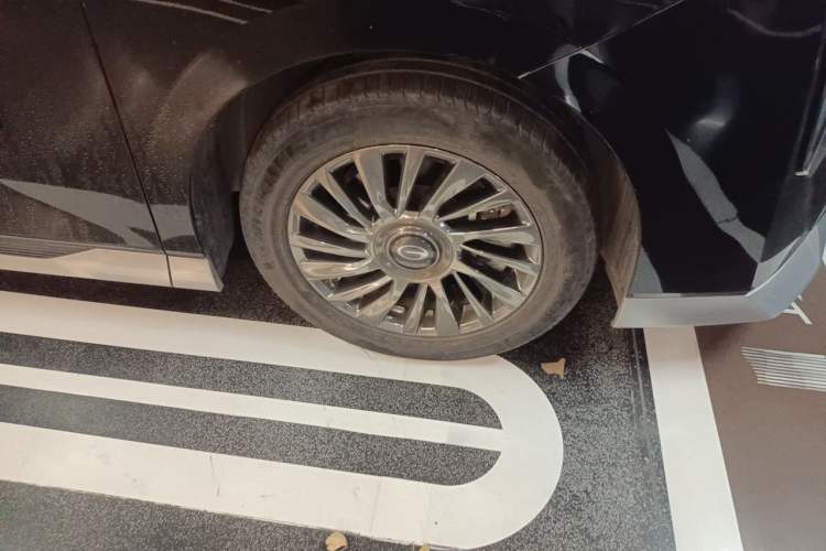 Used GAC Trumpchi M8 2023 Zongshi Series Dual-Motor Flagship Edition Right Front Wheel Hub