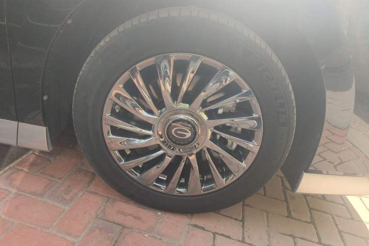 Used GAC Trumpchi M8 2023 Zongshi Series Dual-Motor YuZun Edition Right Front Wheel Hub