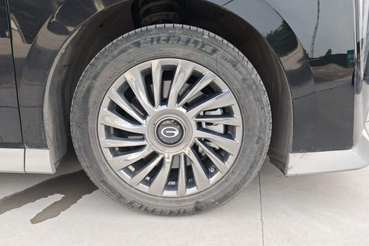 Used GAC Trumpchi M8 2023 Zongshi Series Dual-Motor YuZun Edition Right Front Wheel Hub