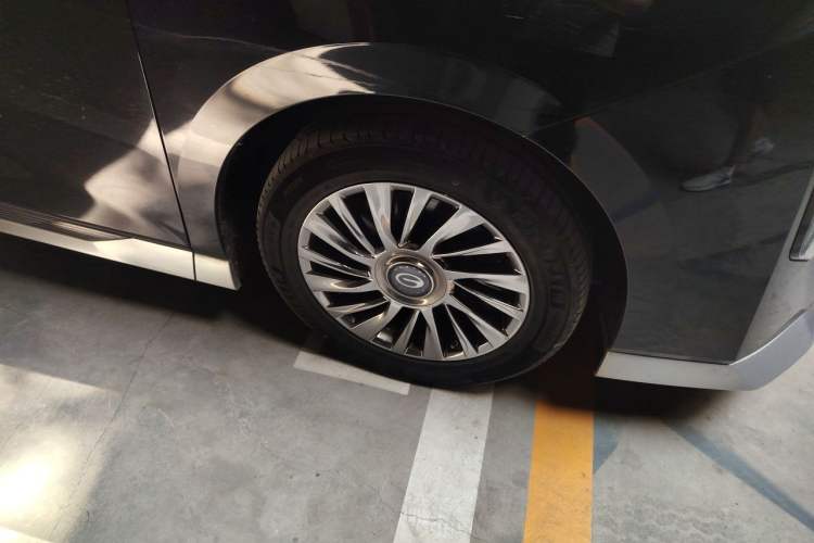 Used GAC Trumpchi M8 2023 Zongshi Series Dual-Motor Supreme Edition Right Front Wheel Hub