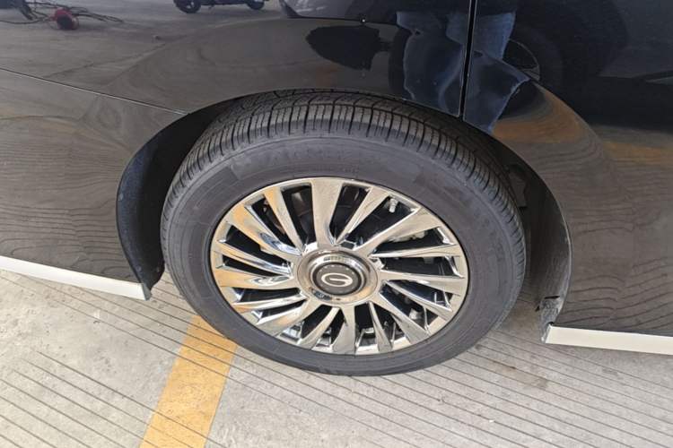 Used GAC Trumpchi M8 2023 Zongshi Series Dual-Motor Flagship Edition Right Rear Wheel Hub