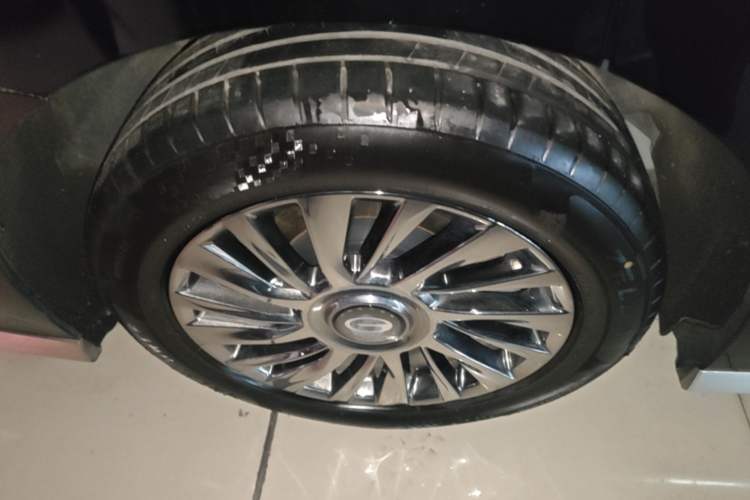 Used GAC Trumpchi M8 2023 Zongshi Series Dual-Motor YuZun Edition Right Rear Wheel Hub