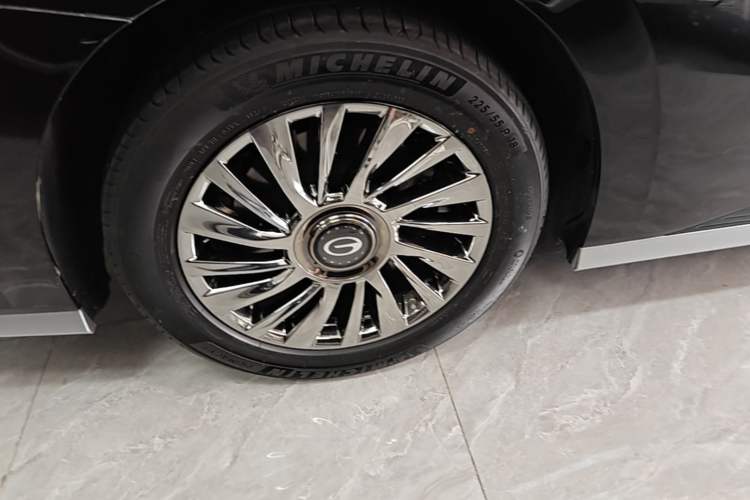 Used GAC Trumpchi M8 2023 Zongshi Series Dual-Motor Flagship Edition Right Rear Wheel Hub