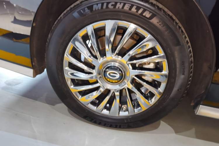 Used GAC Trumpchi M8 2023 Zongshi Series Dual-Motor YuZun Edition Right Rear Wheel Hub