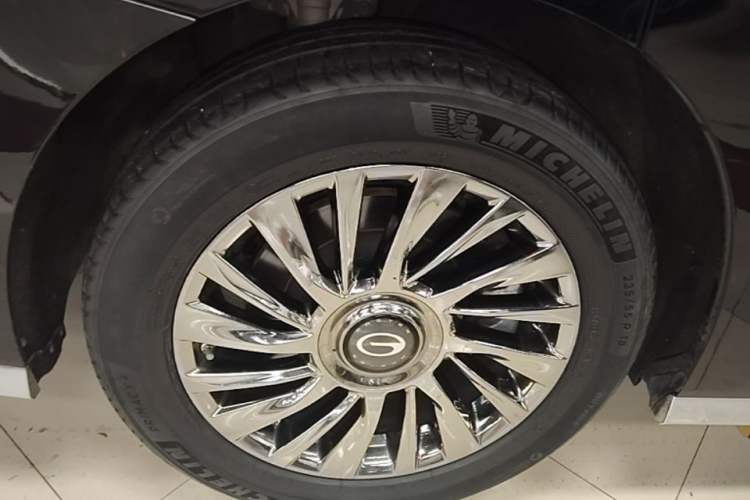 Used GAC Trumpchi M8 2023 Zongshi Series Dual-Motor YuZun Edition Right Rear Wheel Hub