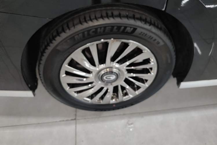 Used GAC Trumpchi M8 2023 Zongshi Series Dual-Motor Flagship Edition Right Rear Wheel Hub