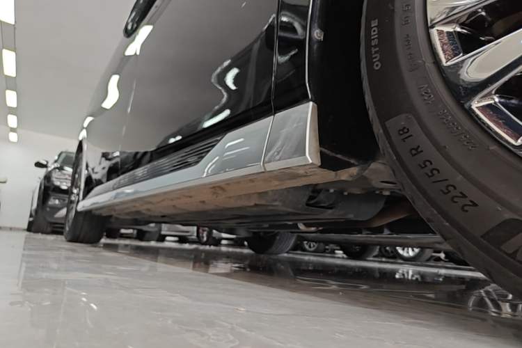 Used GAC Trumpchi M8 2023 Zongshi Series Dual-Motor Flagship Edition Right Side Sill