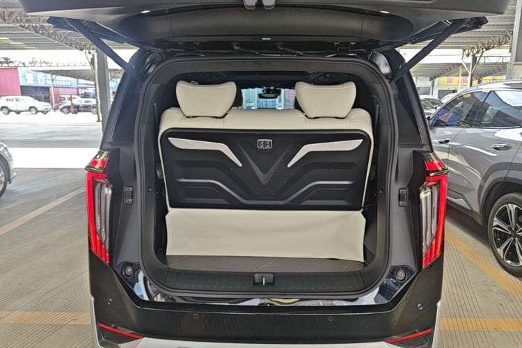Used GAC Trumpchi M8 2023 Zongshi Series Dual-Motor Flagship Edition Trunk