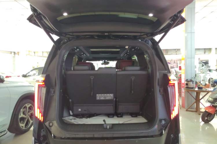 Used GAC Trumpchi M8 2023 Zongshi Series Dual-Motor Supreme Edition Trunk