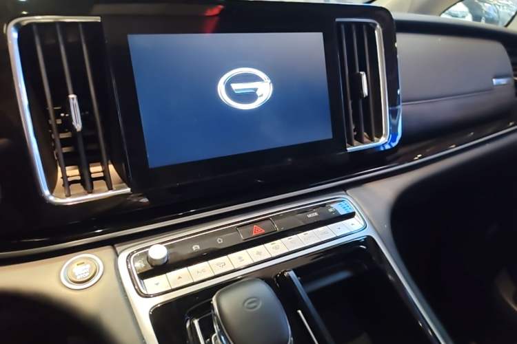Used GAC Trumpchi M8 2023 Lingxiu Series 390T Luxury Edition Audio And AC Panel