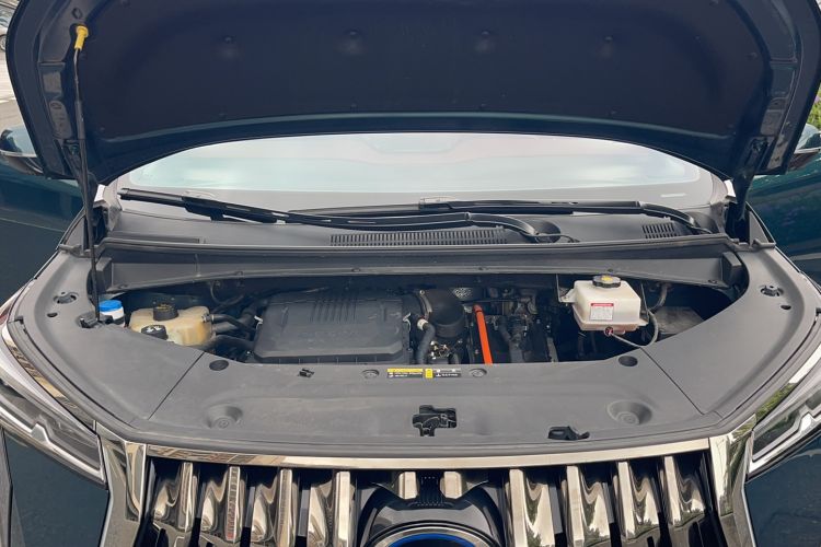 Used GAC Trumpchi M8 2023 Zongshi Series Dual-Motor YuZun Edition Engine Bay