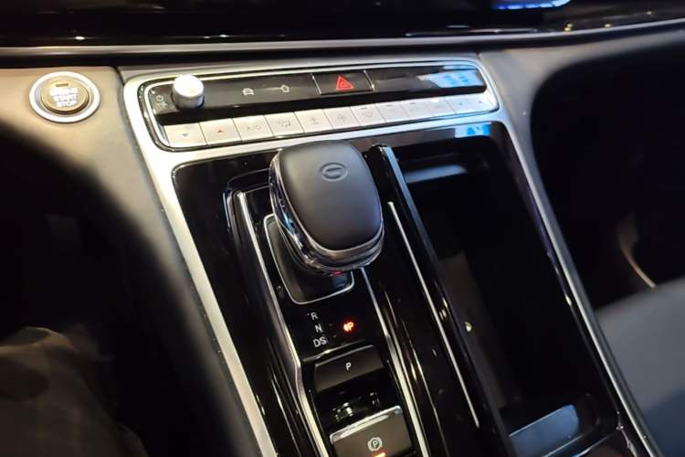 Used GAC Trumpchi M8 2023 Lingxiu Series 390T Luxury Edition Gear Lever