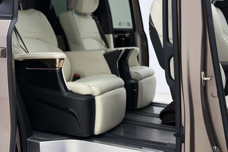 Used GAC Trumpchi M8 2023 Zongshi Series Dual-Motor YuZun Edition Interior 10