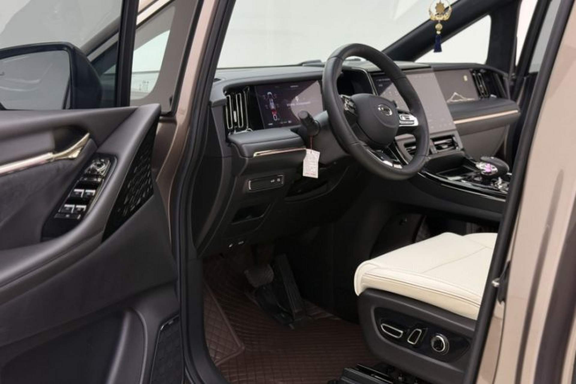 Used GAC Trumpchi M8 2023 Zongshi Series Dual-Motor YuZun Edition Interior 5