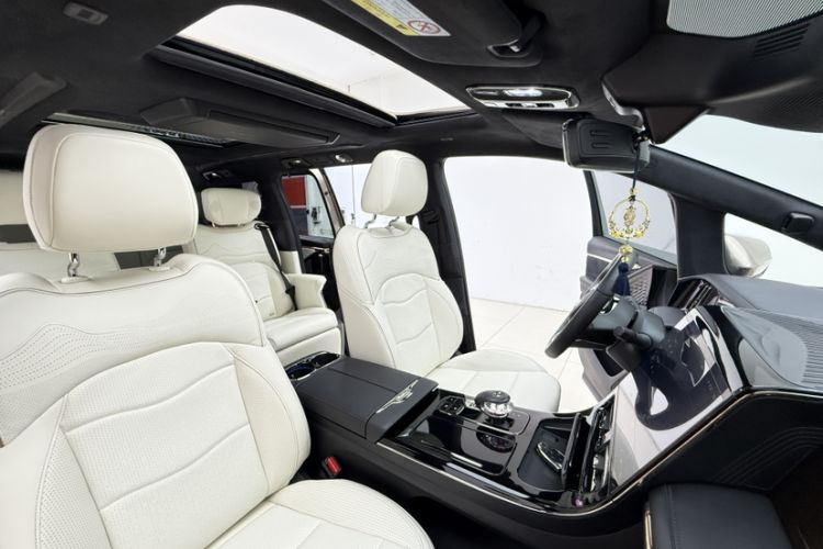 Used GAC Trumpchi M8 2023 Zongshi Series Dual-Motor YuZun Edition Interior 9