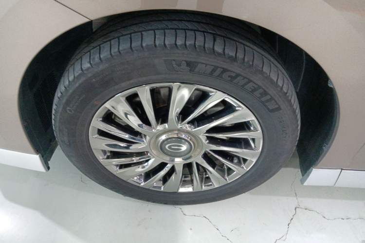 Used GAC Trumpchi M8 2023 Zongshi Series Dual-Motor YuZun Edition Left Front Wheel Hub