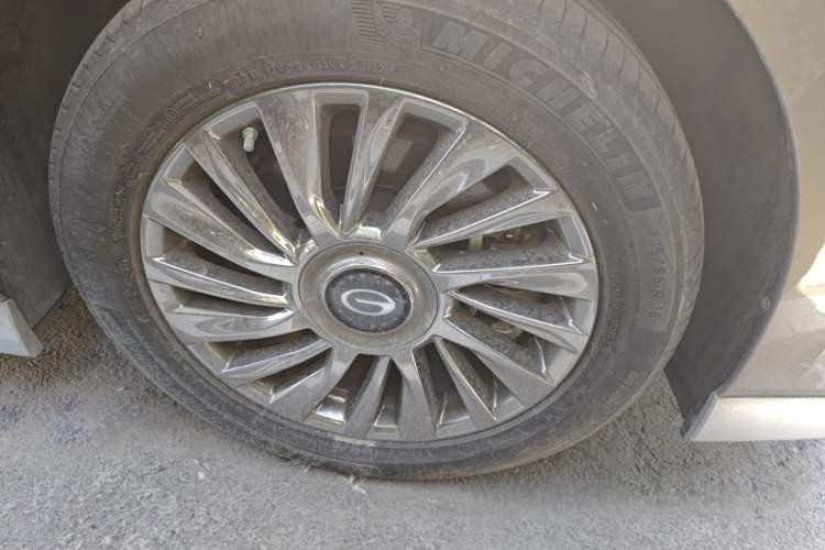 Used GAC Trumpchi M8 2023 Zongshi Series Dual-Motor YuZun Edition Right Front Wheel Hub