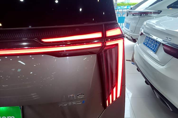 Used GAC Trumpchi M8 2023 Zongshi Series Dual-Motor Supreme Edition Right Rear Taillight