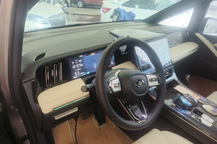 Used GAC Trumpchi M8 2023 Zongshi Series 400T Flagship Edition Center Console