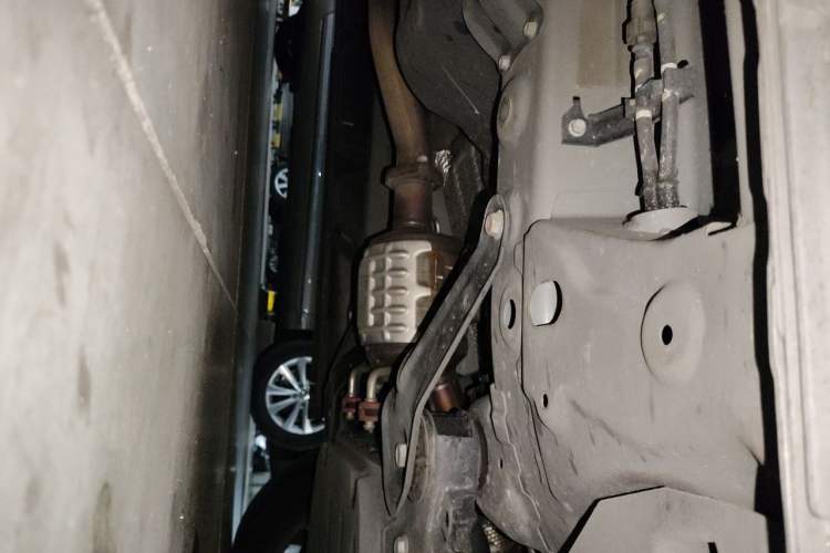 Used GAC Trumpchi M8 2023 Zongshi Series Dual-Motor YuZun Edition Chassis Front Right
