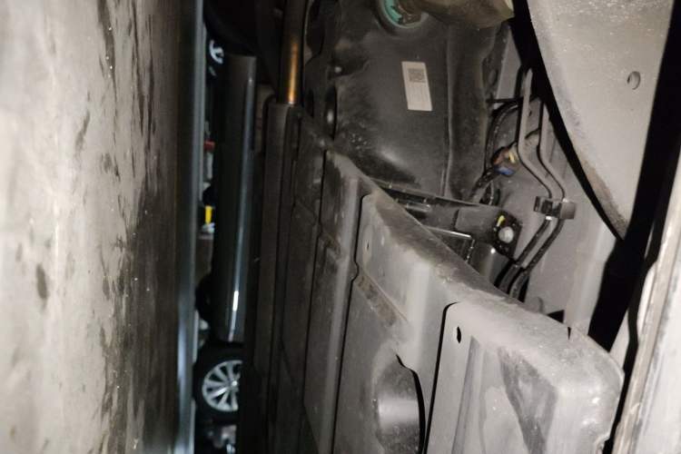 Used GAC Trumpchi M8 2023 Zongshi Series Dual-Motor YuZun Edition Chassis Rear Right