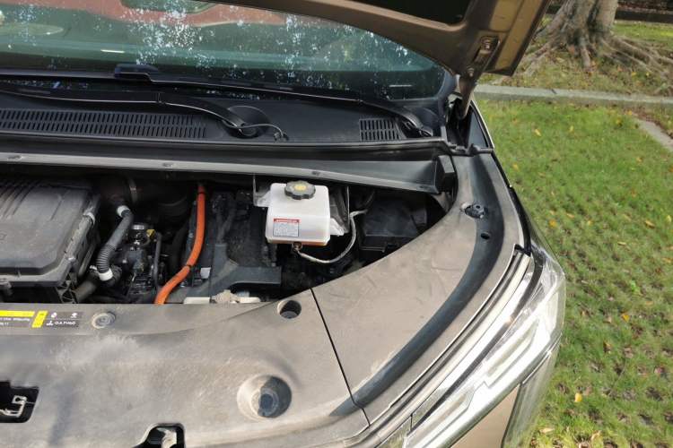 Used GAC Trumpchi M8 2023 Zongshi Series Dual-Motor YuZun Edition Engine Bay Left