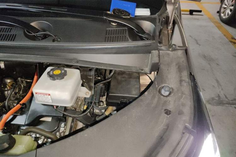 Used GAC Trumpchi M8 2023 Zongshi Series Dual-Motor YuZun Edition Engine Bay Left