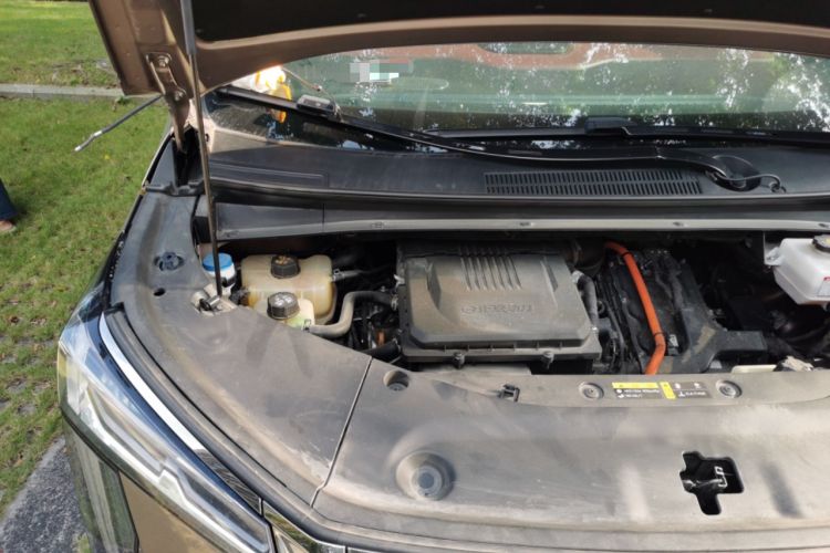 Used GAC Trumpchi M8 2023 Zongshi Series Dual-Motor YuZun Edition Engine Bay Right