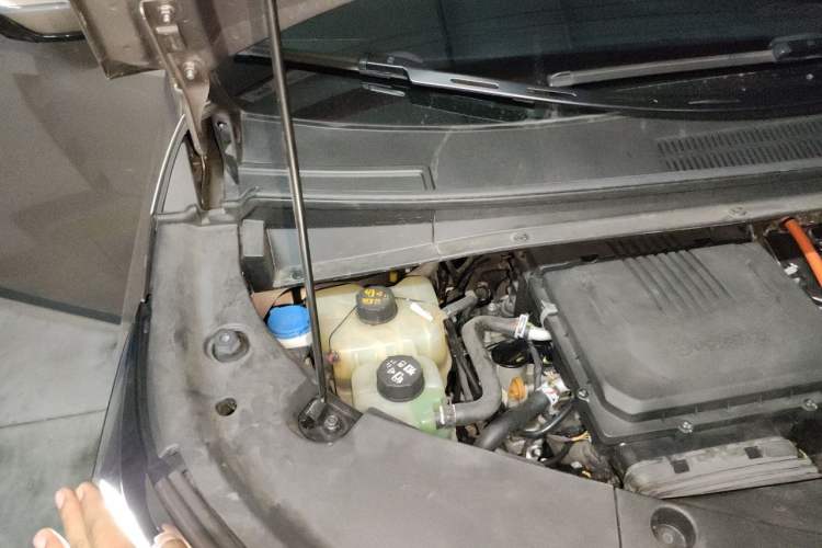 Used GAC Trumpchi M8 2023 Zongshi Series Dual-Motor YuZun Edition Engine Bay Right