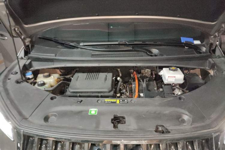 Used GAC Trumpchi M8 2023 Zongshi Series Dual-Motor YuZun Edition Engine Bay