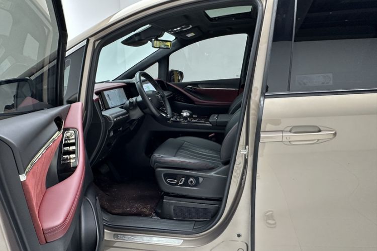 Used GAC Trumpchi M8 2023 Zongshi Series Dual-Motor YuZun Edition Interior 1