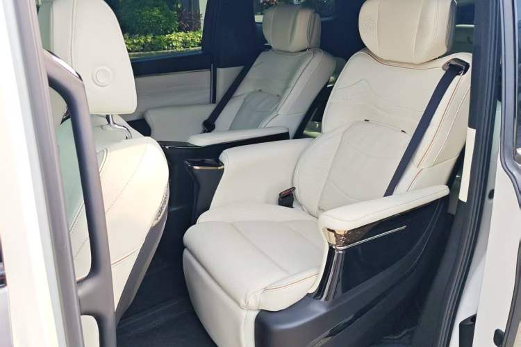 Used GAC Trumpchi M8 2023 Zongshi Series Dual-Motor Flagship Edition Interior 1