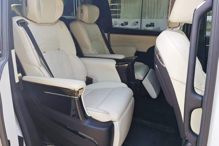 Used GAC Trumpchi M8 2023 Zongshi Series Dual-Motor Flagship Edition Interior 2
