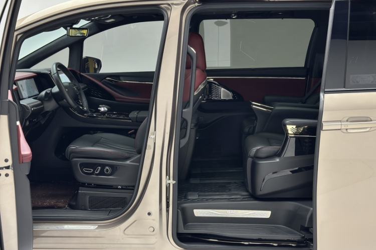 Used GAC Trumpchi M8 2023 Zongshi Series Dual-Motor YuZun Edition Interior 3