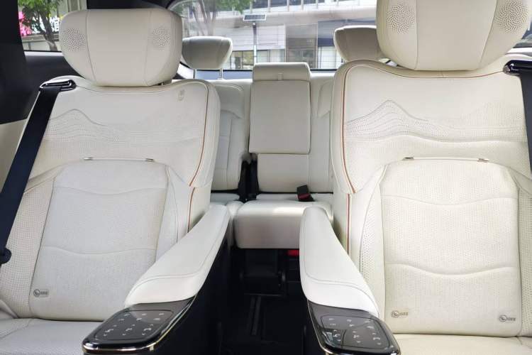 Used GAC Trumpchi M8 2023 Zongshi Series Dual-Motor Flagship Edition Interior 3