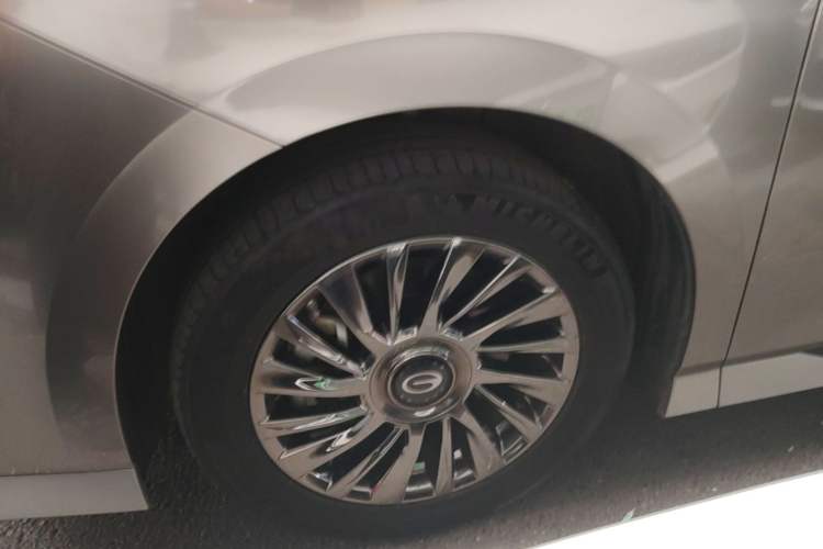 Used GAC Trumpchi M8 2023 Zongshi Series Dual-Motor Flagship Edition Left Front Wheel Hub