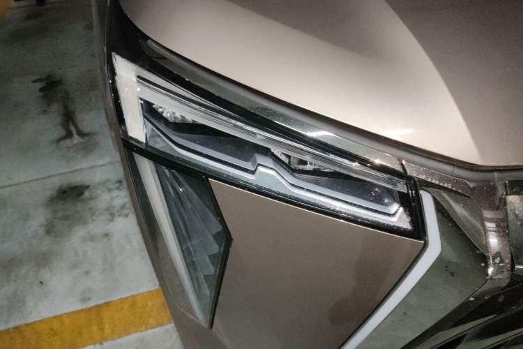 Used GAC Trumpchi M8 2023 Zongshi Series Dual-Motor YuZun Edition Right Front Headlight