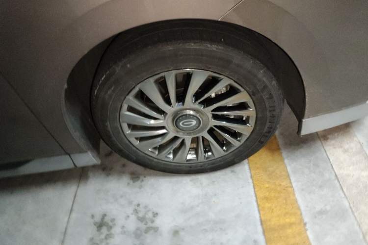 Used GAC Trumpchi M8 2023 Zongshi Series Dual-Motor YuZun Edition Right Front Wheel Hub