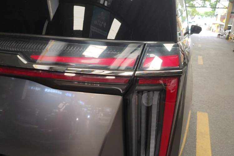 Used GAC Trumpchi M8 2023 Zongshi Series Dual-Motor Flagship Edition Right Rear Taillight