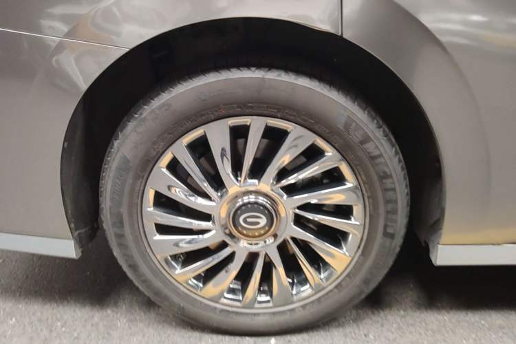 Used GAC Trumpchi M8 2023 Zongshi Series Dual-Motor Flagship Edition Right Rear Wheel Hub